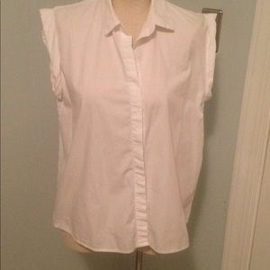 BOGO‼️Cute and comfy sleeveless white top